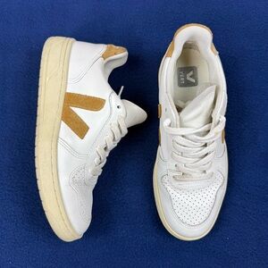 Veja VERT V-12 White Leather Sneakers Suede Logo Women 6 US 37 EU casual work